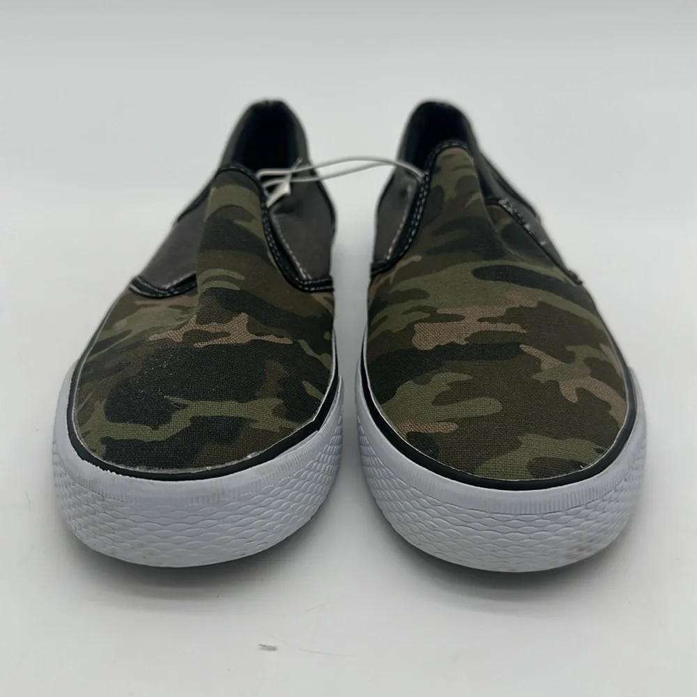 The Children's Place Green and Black Sneakers Size 3 Youth NWT